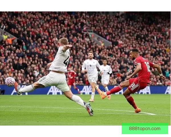 加克波拉起倒地科尔克茨利物浦将士赛后握手尽显体育精神温情一幕